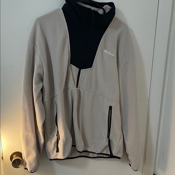 Columbia Jackets & Blazers - Columbia Tan and Black Fleece Pullover